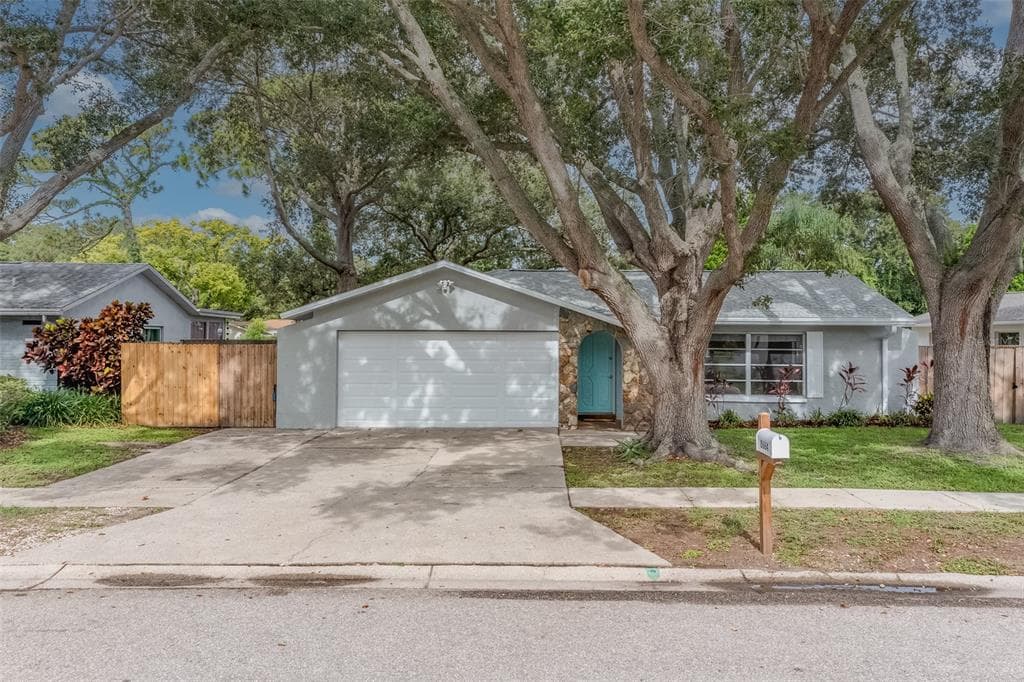 8664 124TH WAY SEMINOLE, FL 33772