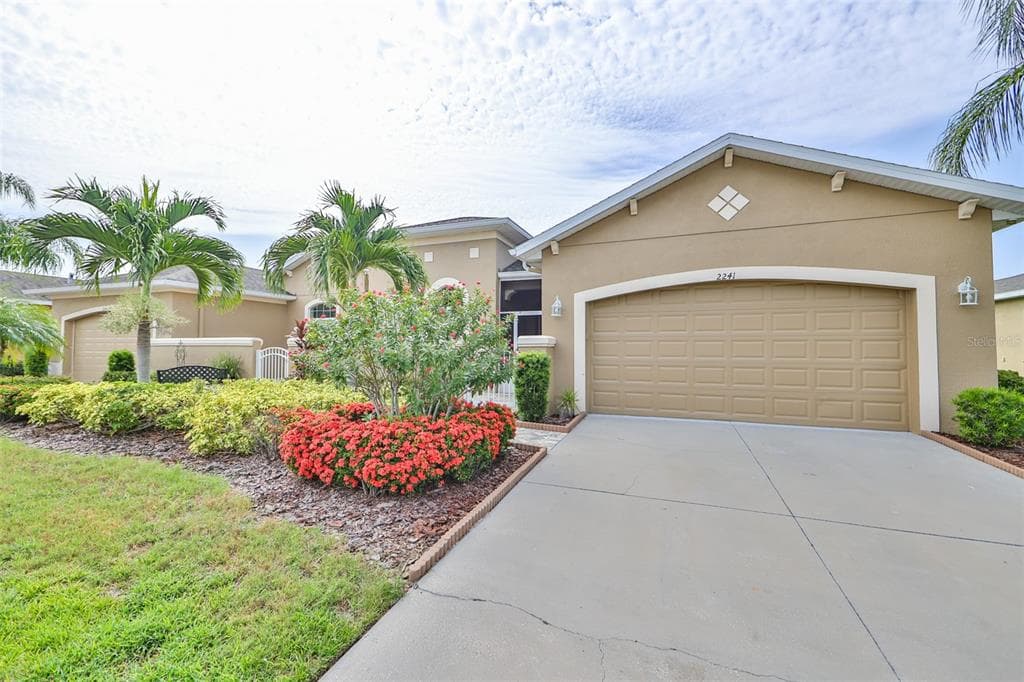2241 SIFIELD GREENS WAY SUN CITY CENTER, FL 33573
