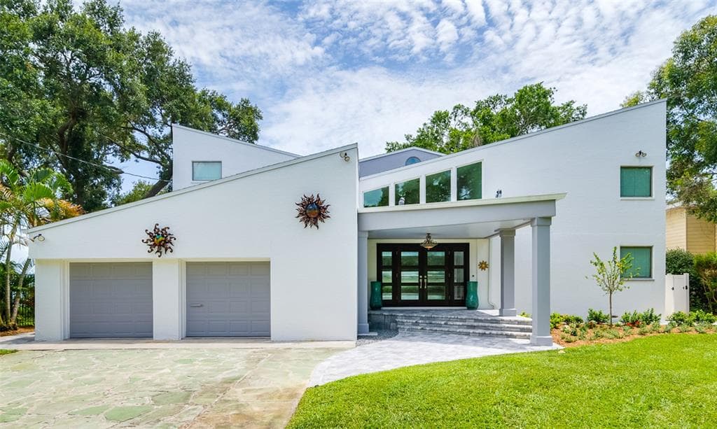 240 DRIFTWOOD ROAD SE ST PETERSBURG, FL 33705