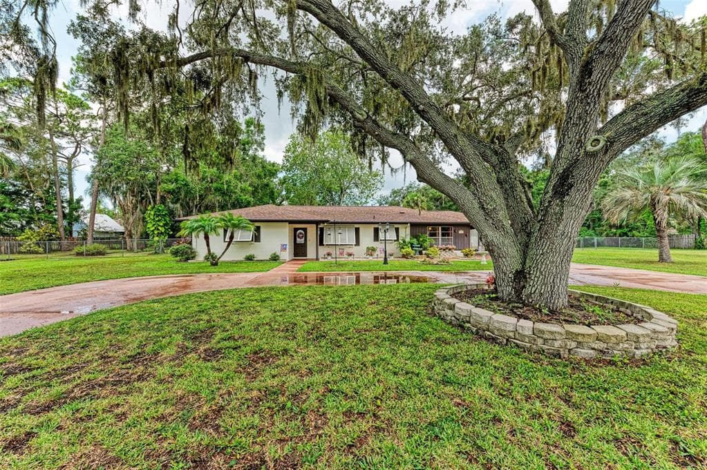 5120 33RD STREET E BRADENTON, FL 34203
