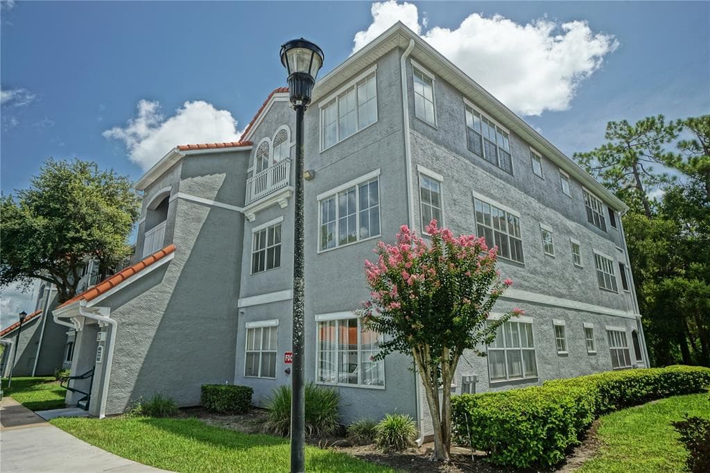 18001 RICHMOND PLACE DRIVE UNIT 1127 TAMPA, FL 33647