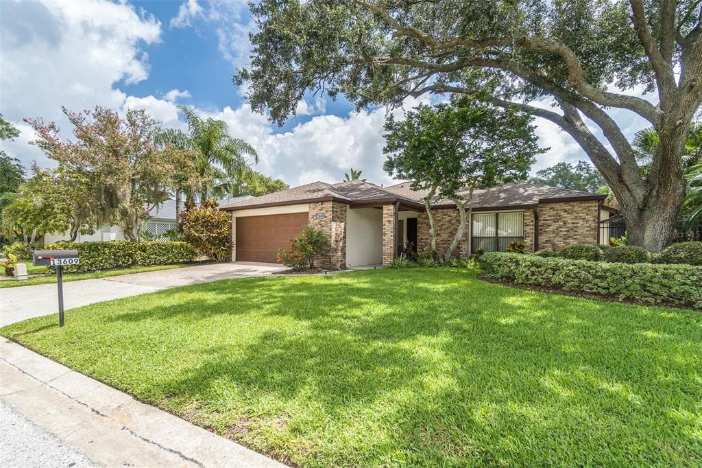 13609 CLUBSIDE DRIVE TAMPA, FL 33624