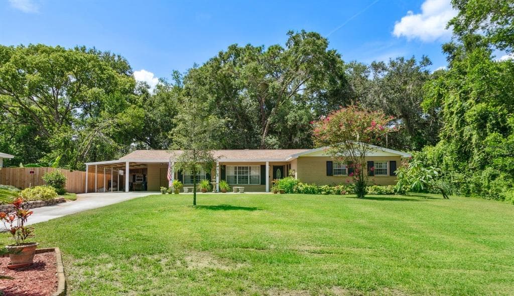 8901 E LANWAY DRIVE TAMPA, FL 33637
