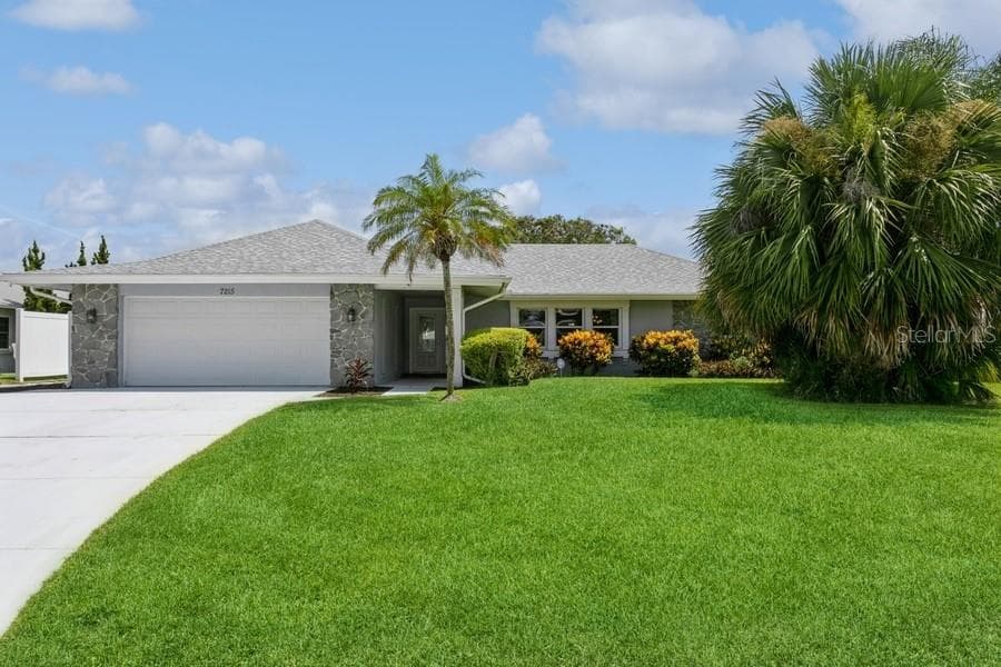 7215 11TH AVENUE W BRADENTON, FL 34209