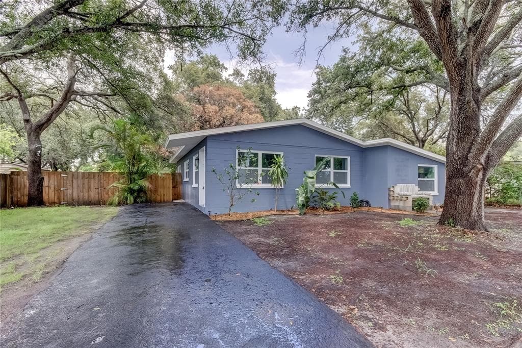 6225 76TH AVENUE N PINELLAS PARK, FL 33781