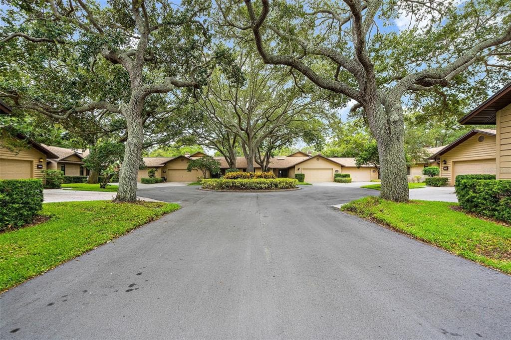 11662 WOODBRIDGE BOULEVARD SEMINOLE, FL 33772