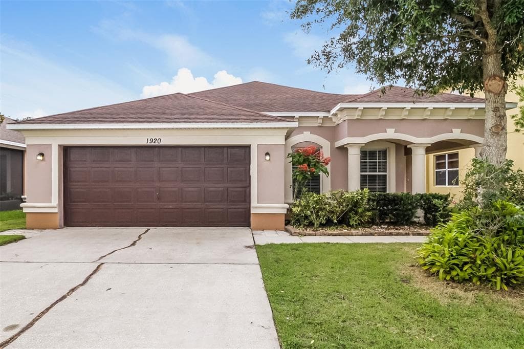 1920 STRATHMORE CIRCLE MOUNT DORA, FL 32757