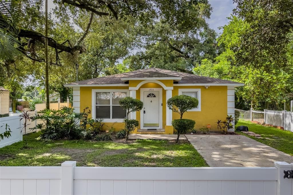 1715 E GIDDENS AVENUE TAMPA, FL 33610