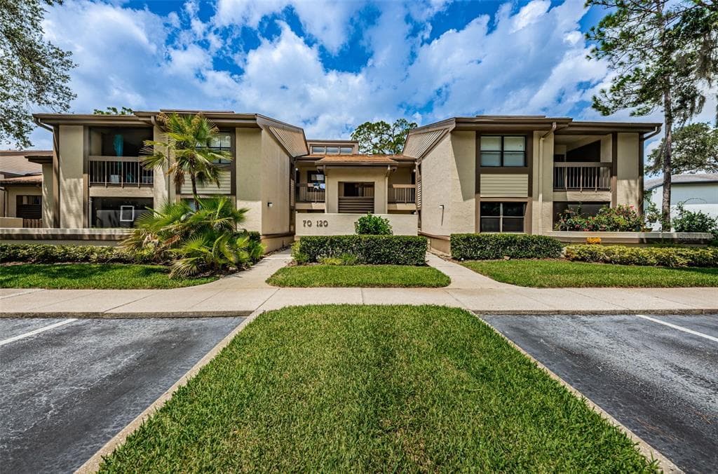 90 WOODLAKE PLACE UNIT 90 OLDSMAR, FL 34677