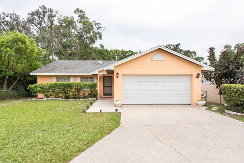 1512 W LAMBRIGHT STREET TAMPA, FL 33604