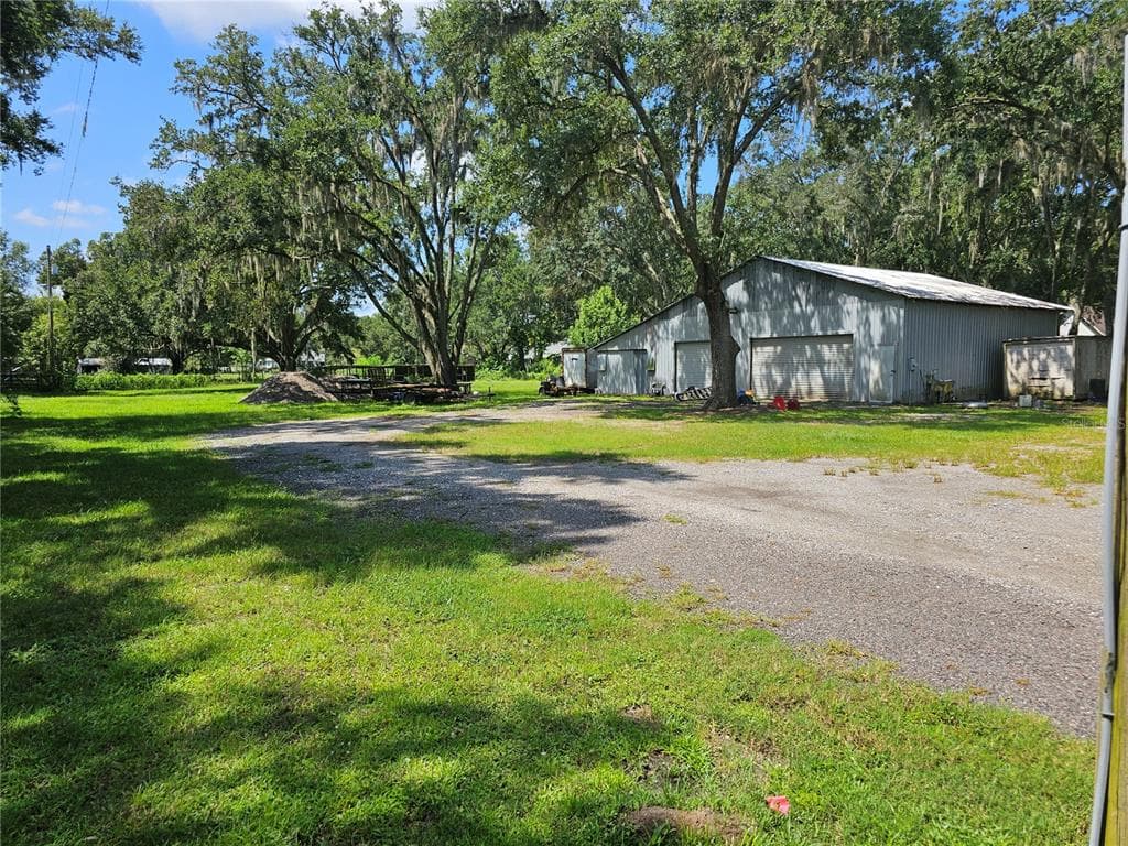 4805 THONOTOSASSA ROAD