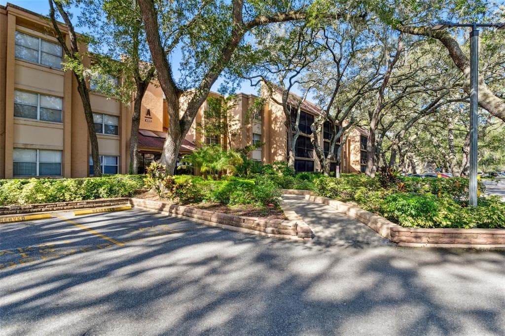 4411 SHADY TERRACE LANE UNIT 107 TAMPA, FL 33613