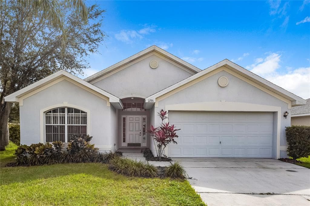 1195 LAKE PLACE COURT LAKELAND, FL 33805