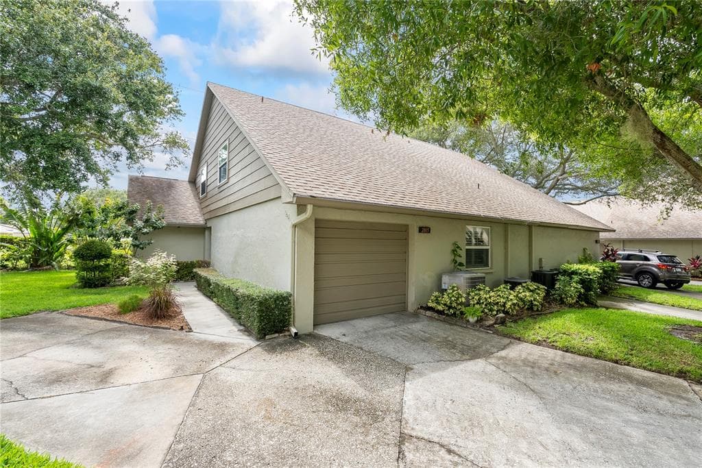 2805 DELACHAISE COURT UNIT 75 CLEARWATER, FL 33761