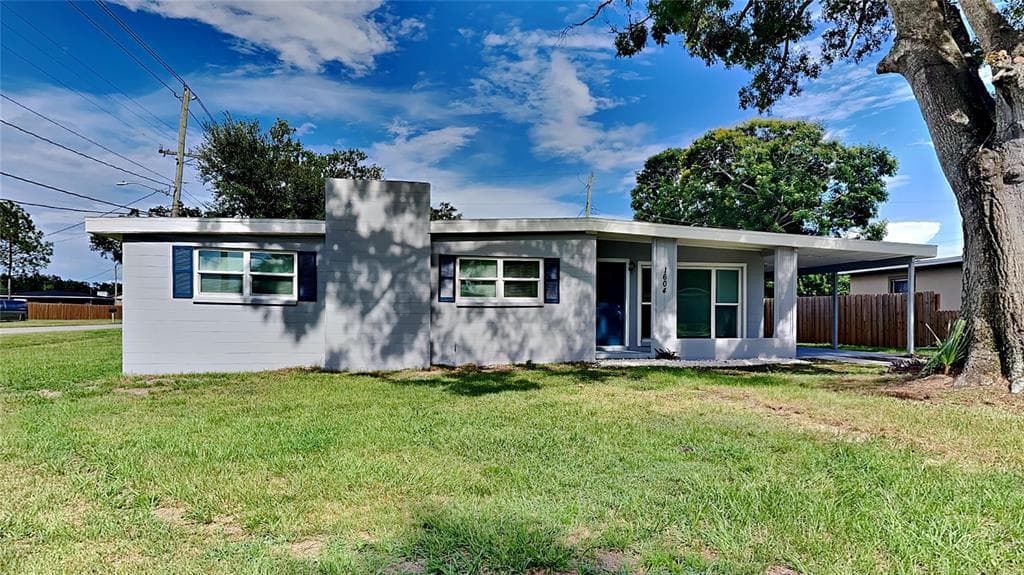 1604 CRYSTAL COURT E LAKELAND, FL 33801