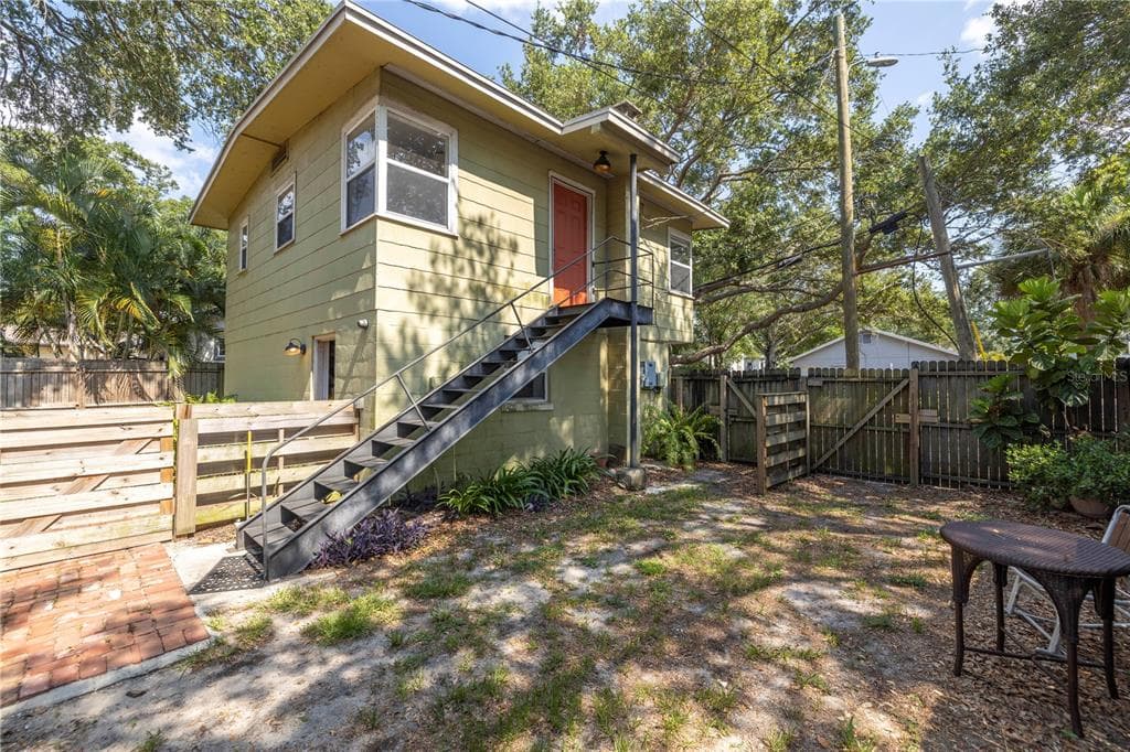 850 1/2 23RD AVENUE N ST PETERSBURG, FL 33704