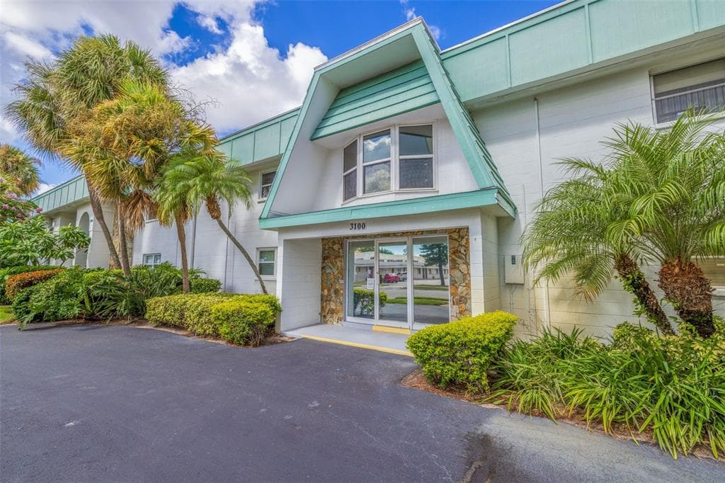 3100 HARTFORD STREET N UNIT 203 ST PETERSBURG, FL 33713
