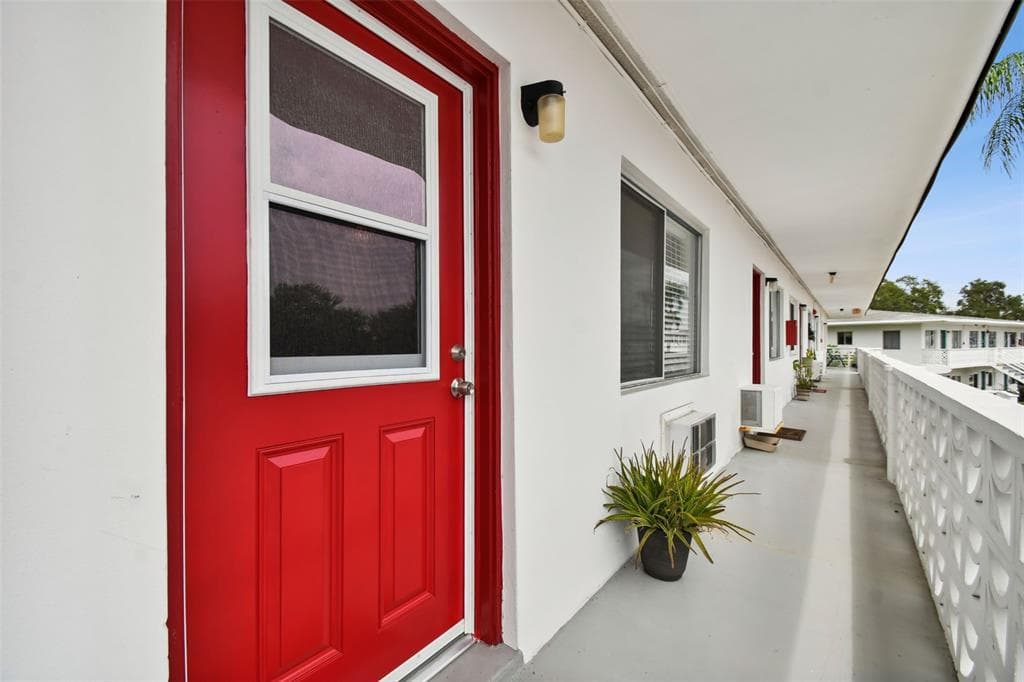 8425 112TH STREET UNIT 205 SEMINOLE, FL 33772