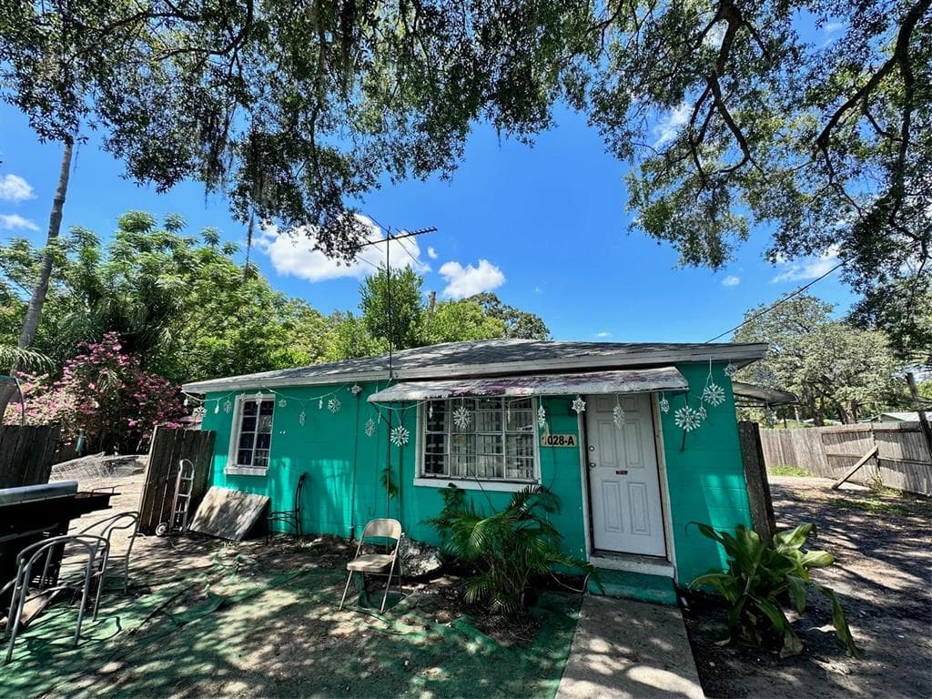 1028 E 93RD AVENUE TAMPA, FL 33612