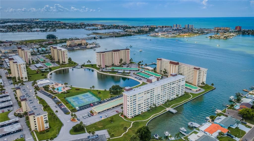 4725 COVE CIRCLE UNIT 704 ST PETERSBURG, FL 33708