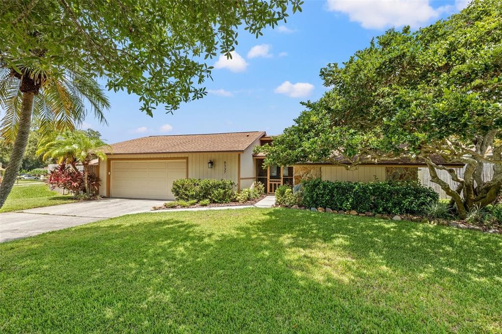9337 RUSTIC PINES BOULEVARD E SEMINOLE, FL 33776