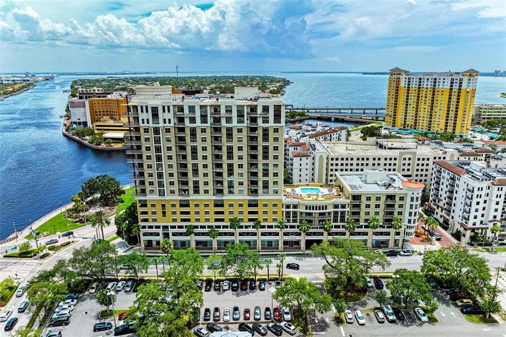 275 BAYSHORE BOULEVARD UNIT 902 TAMPA, FL 33606
