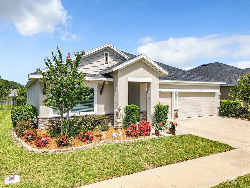 17677 PASSIONFLOWER CIRCLE CLERMONT, FL 34714