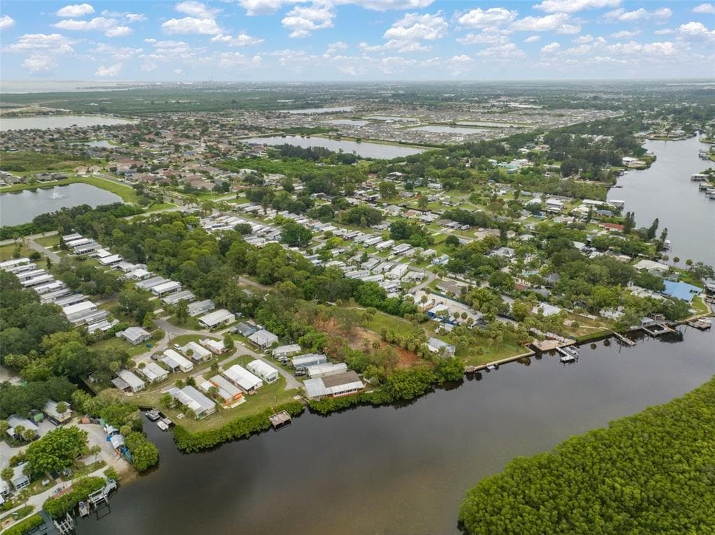 102 20TH STREET NW RUSKIN, FL 33570