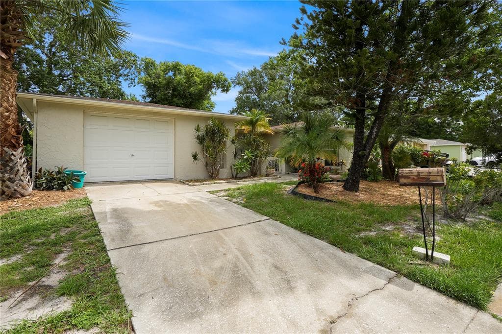 7811 FARMLAWN DRIVE PORT RICHEY, FL 34668