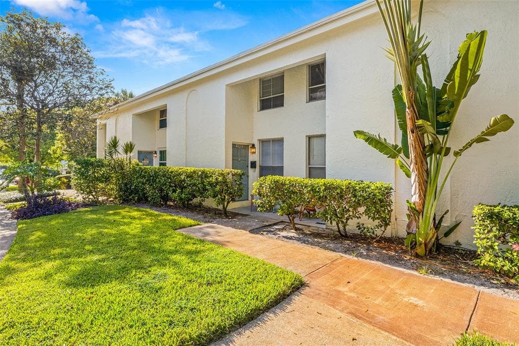 4308 LA RIVIERA COURT TAMPA, FL 33611