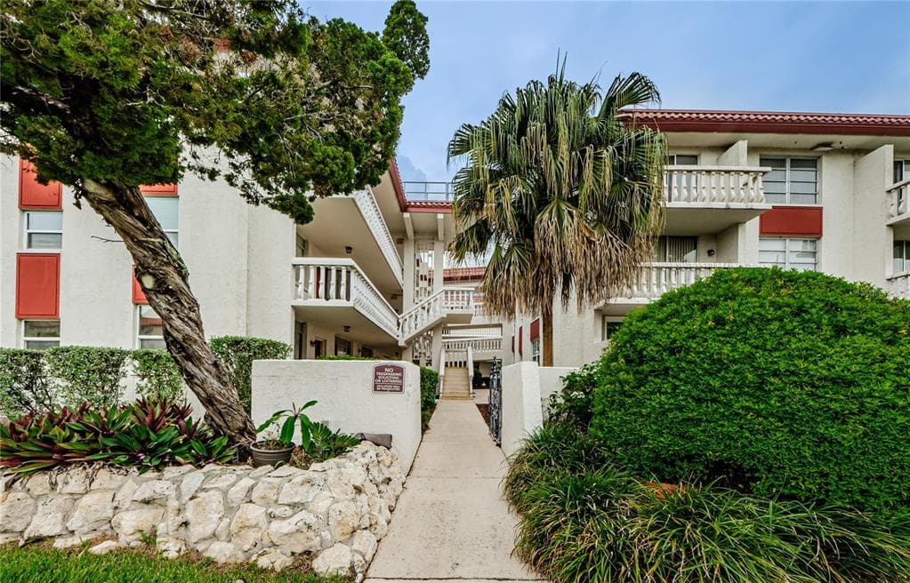 2623 SEVILLE BOULEVARD UNIT 302 CLEARWATER, FL 33764