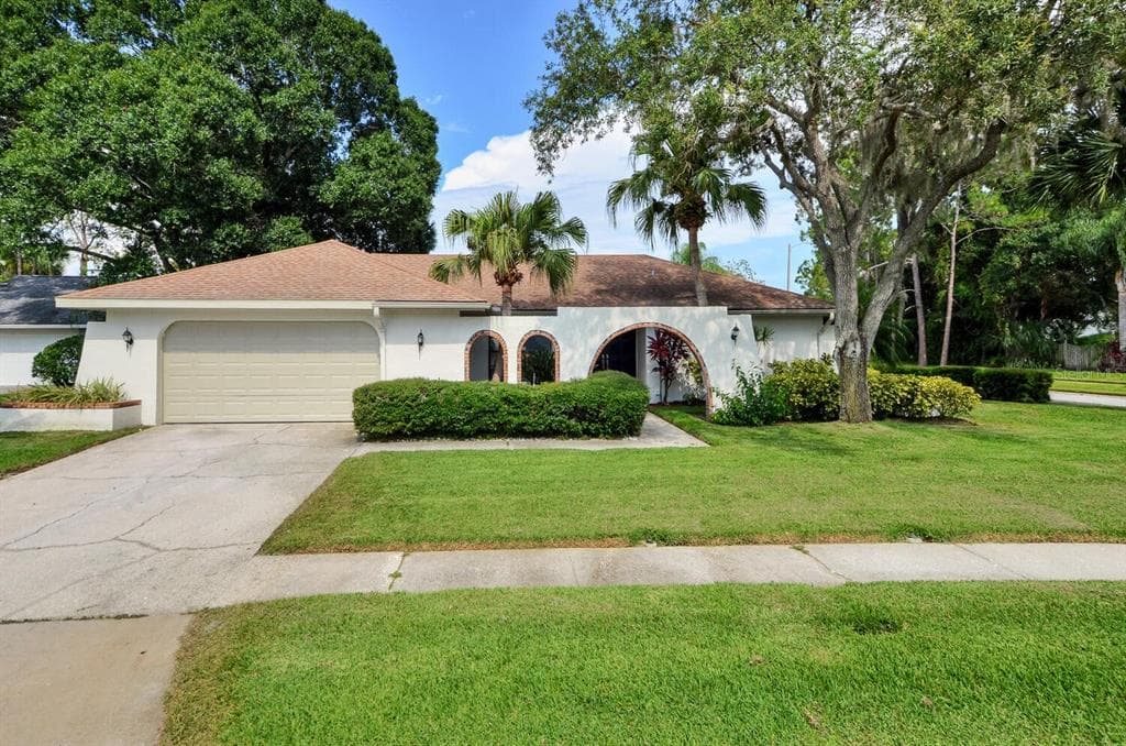5008 BARROWE PLACE TAMPA, FL 33624