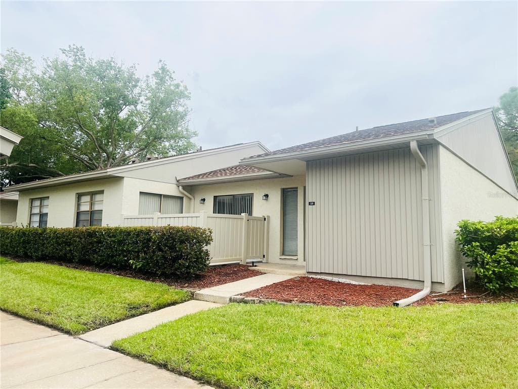 10 EVELYN COURT OLDSMAR, FL 34677