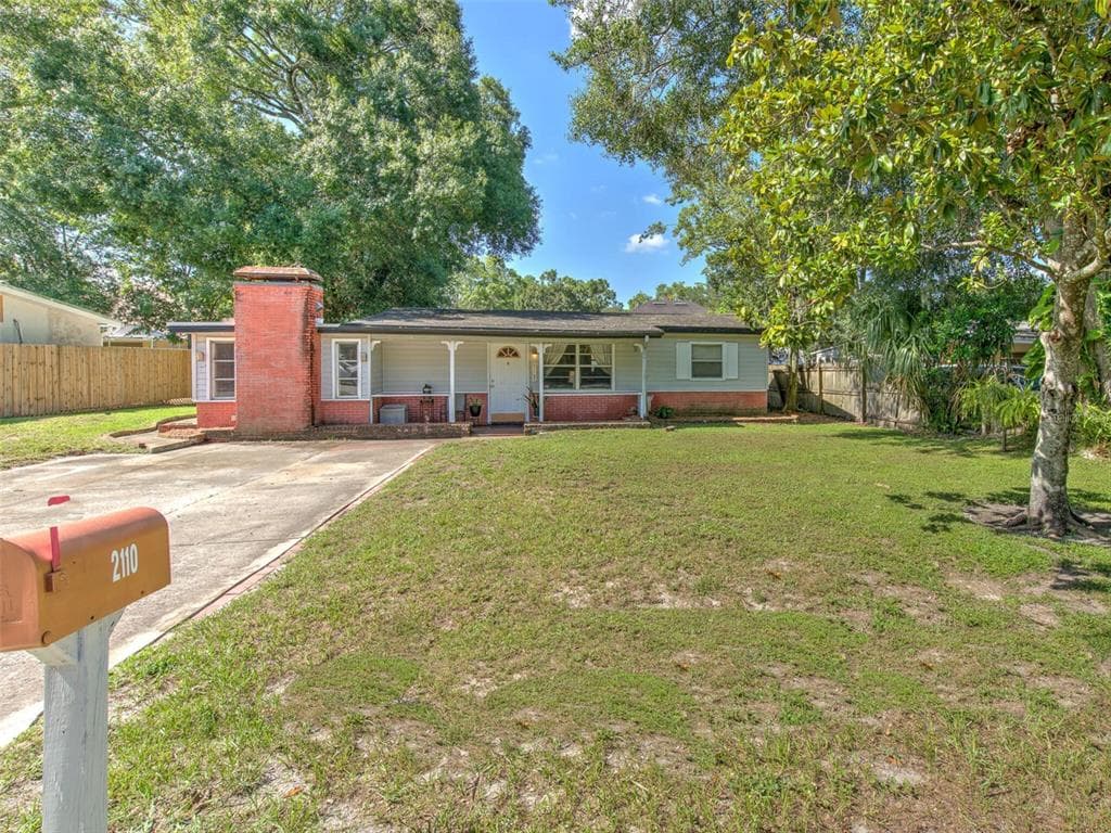 2110 CARROLL PLACE TAMPA, FL 33612