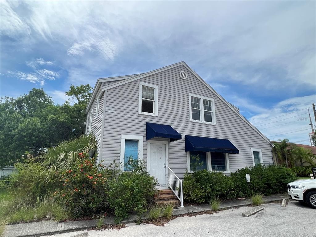 526 E TARPON AVENUE TARPON SPRINGS, FL 34689