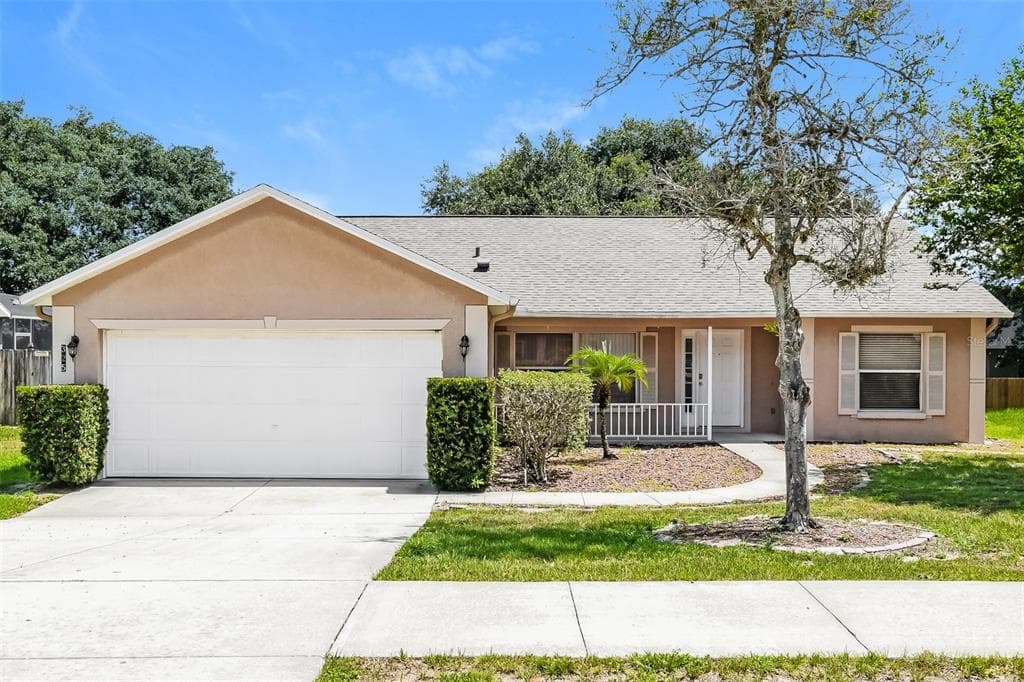 325 VALLEY EDGE DRIVE MINNEOLA, FL 34715