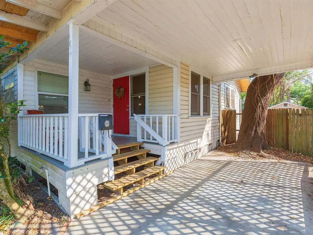 104 W HIAWATHA STREET TAMPA, FL 33604