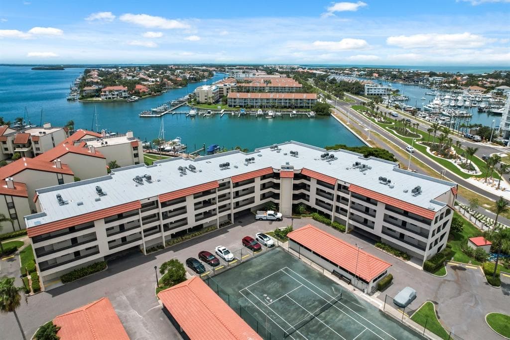 106 1ST STREET E UNIT 311 TIERRA VERDE, FL 33715