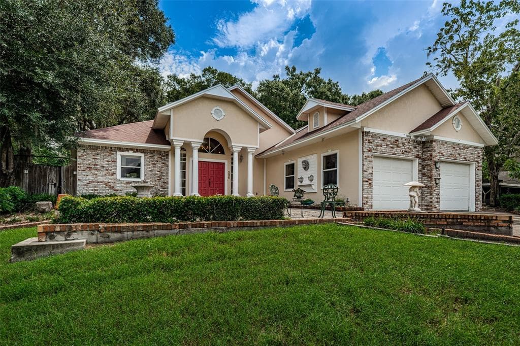 226 S RIVERHILLS DRIVE TEMPLE TERRACE, FL 33617