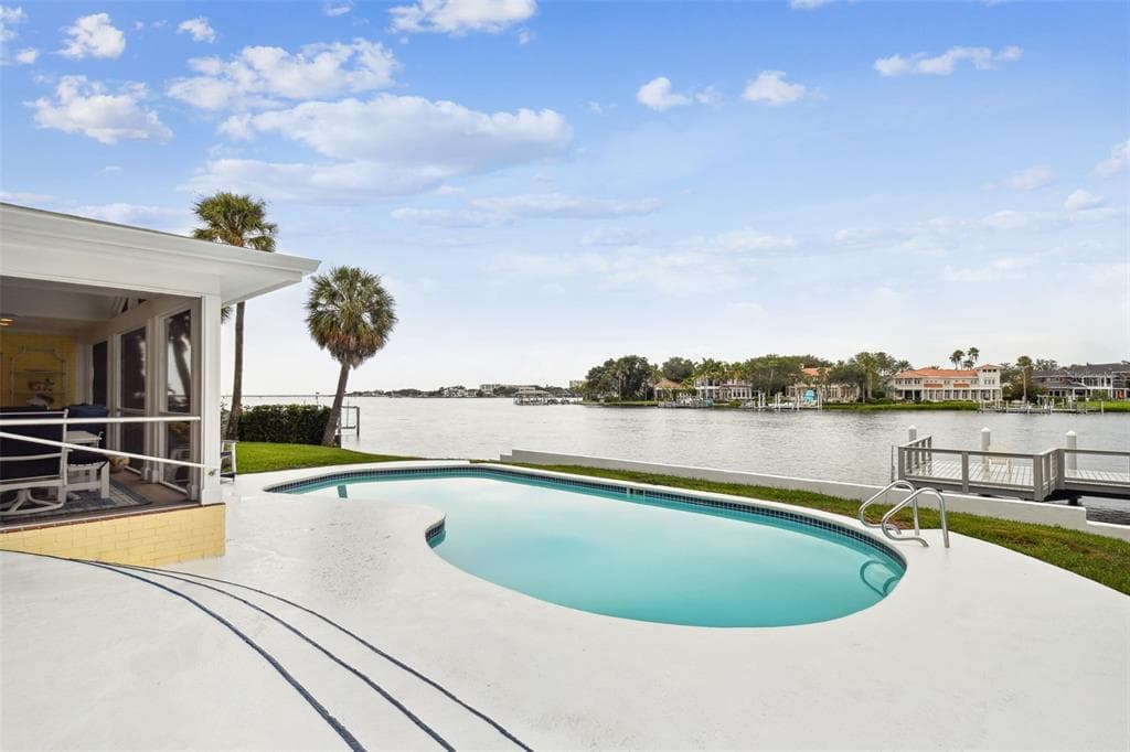 4925 W BAY WAY DRIVE TAMPA, FL 33629