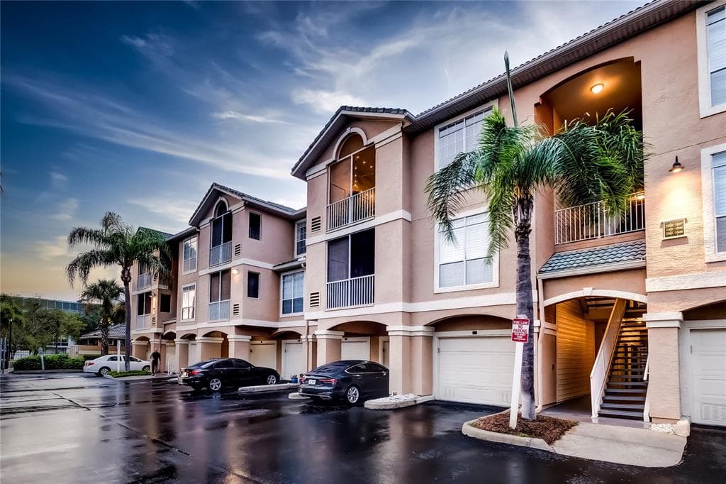 5305 BAY CLUB CIRCLE UNIT 5305 TAMPA, FL 33607