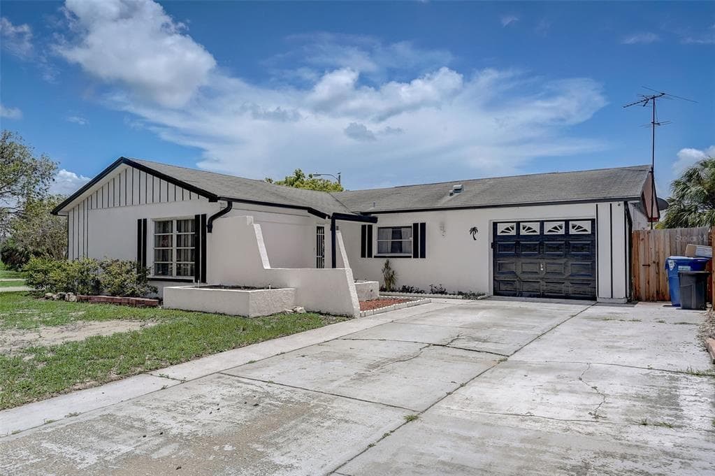 8252 PENWOOD DRIVE PORT RICHEY, FL 34668