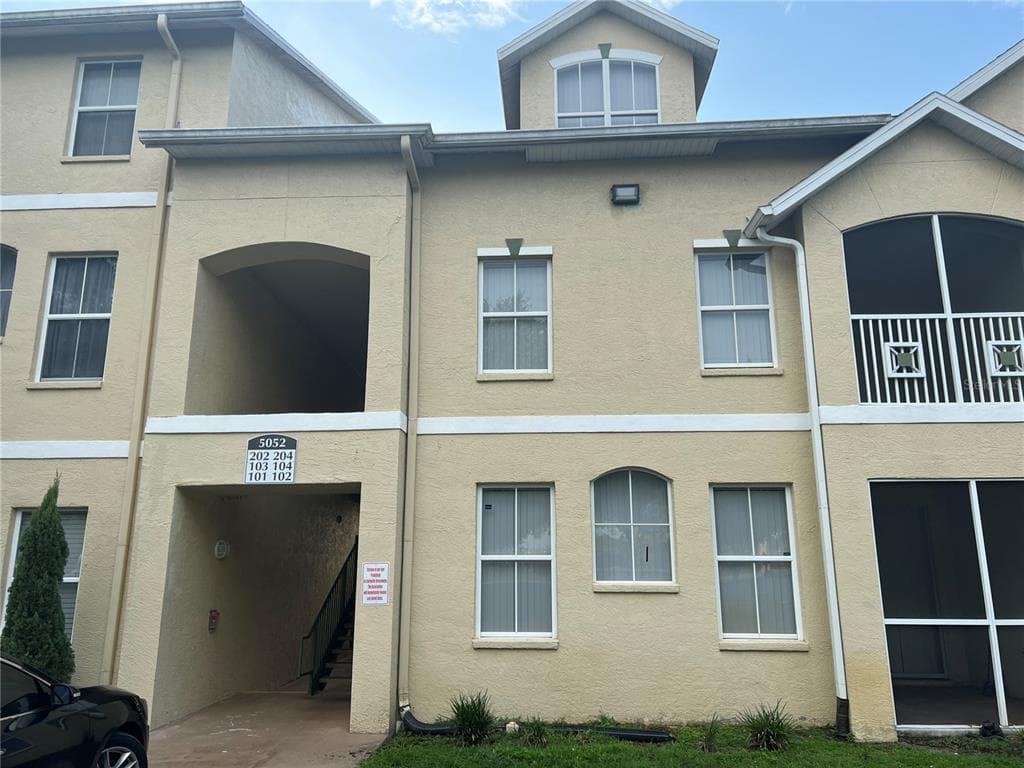 5052 SUNRIDGE PALMS DRIVE UNIT 103 TAMPA, FL 33617