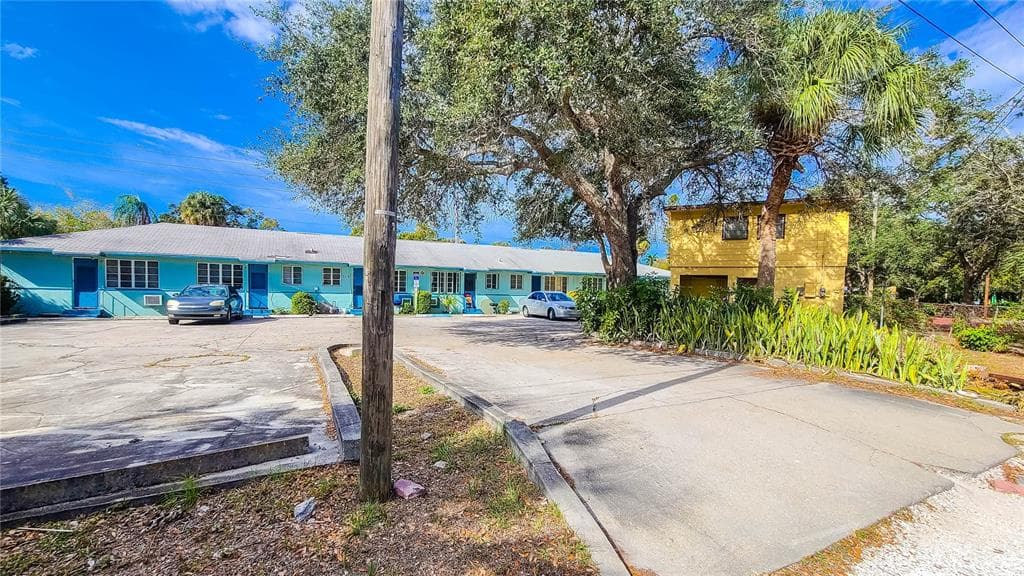 2318 4TH STREET S ST PETERSBURG, FL 33705