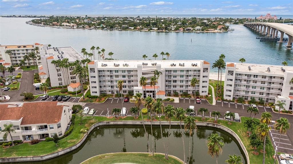 5801 BAHIA DEL MAR CIRCLE UNIT 311 ST PETERSBURG, FL 33715