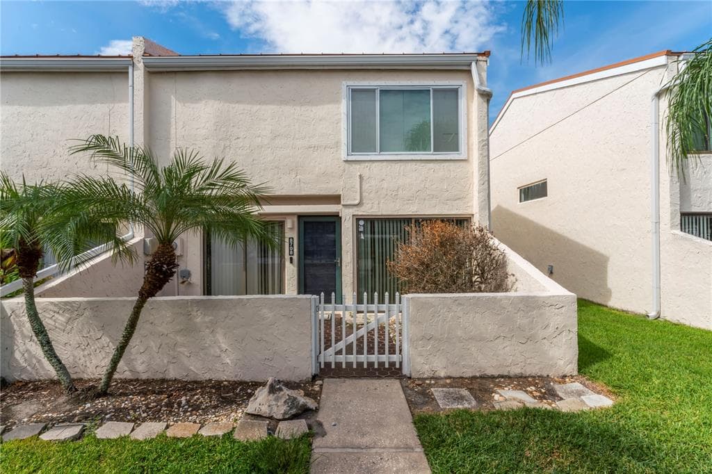 8708 COVE COURT TAMPA, FL 33615