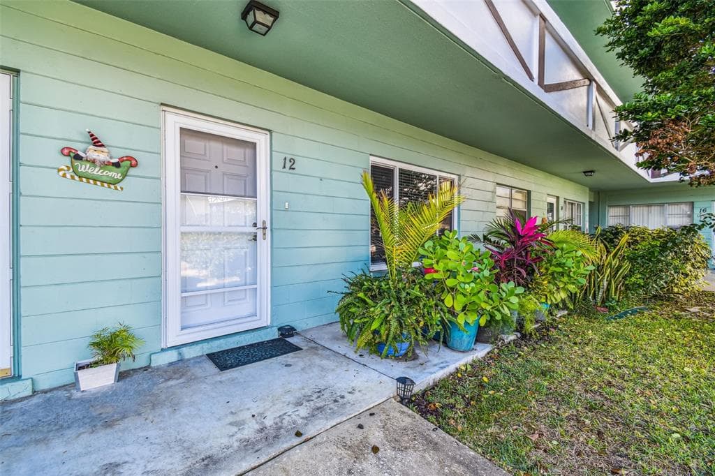 2042 AUSTRALIA WAY W UNIT 12 CLEARWATER, FL 33763