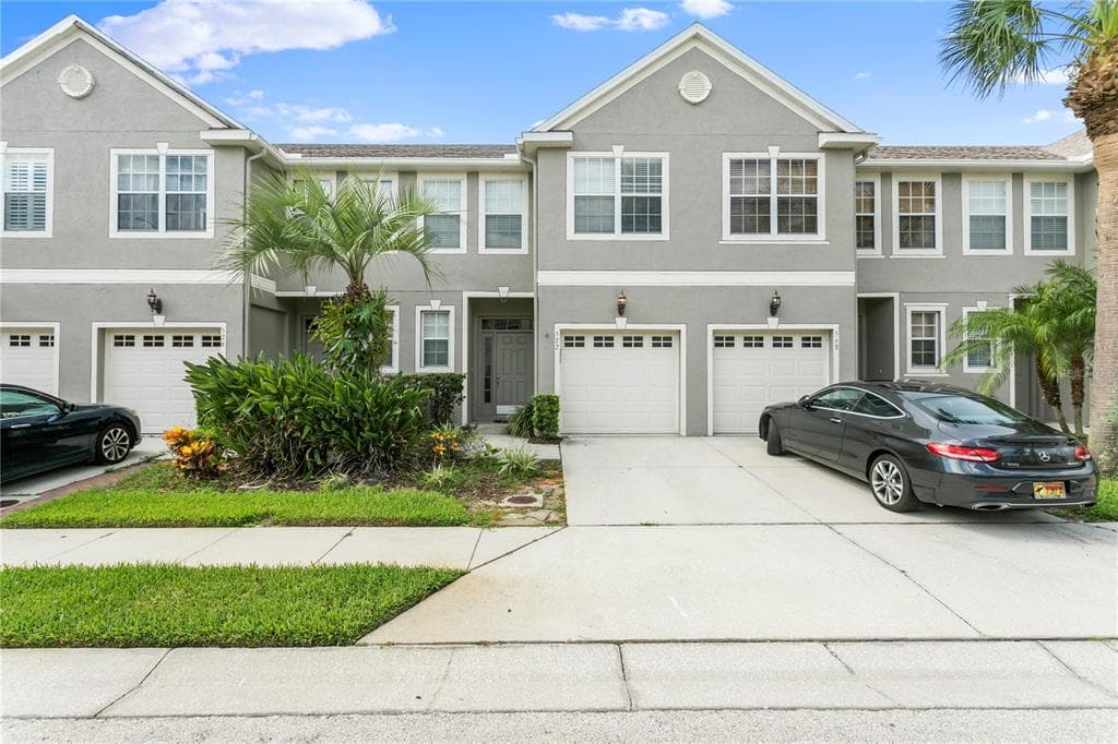 572 SHOREHAM COURT NE ST PETERSBURG, FL 33716