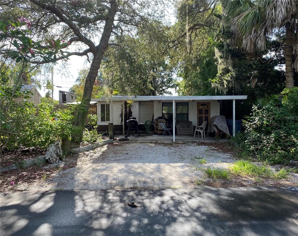 1004 BROOKWOOD DRIVE S