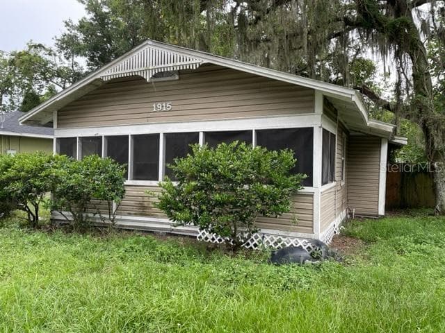 1915 E ELLICOTT STREET TAMPA, FL 33610